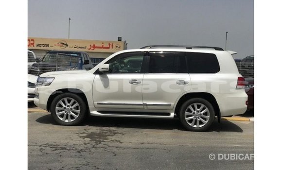 Buy Import Toyota Land Cruiser White Car in Import - Dubai in Central Buy Import Toyota Land Cruiser White Car in Import - Dubai in Central