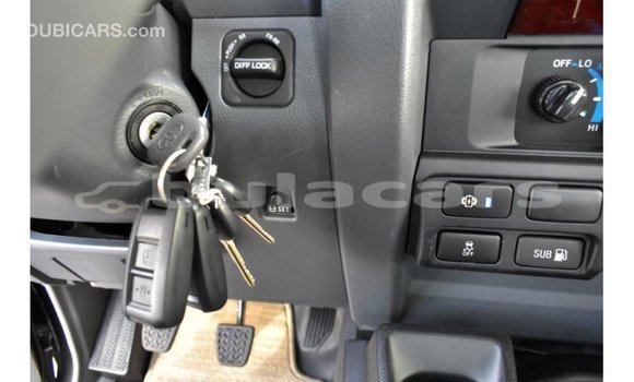 Acheter Import Voiture Toyota Land Cruiser Gris à Import - Dubai, Central Acheter Import Voiture Toyota Land Cruiser Gris à Import - Dubai, Central