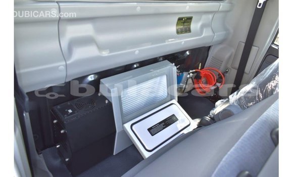 Acheter Import Voiture Toyota Land Cruiser Gris à Import - Dubai, Central Acheter Import Voiture Toyota Land Cruiser Gris à Import - Dubai, Central