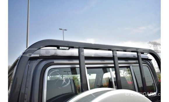 Acheter Import Voiture Toyota Land Cruiser Gris à Import - Dubai, Central Acheter Import Voiture Toyota Land Cruiser Gris à Import - Dubai, Central