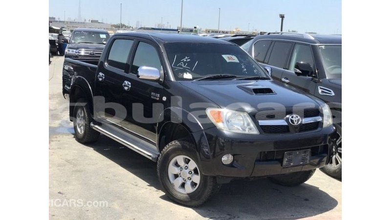 Big with watermark toyota hilux central import dubai 7085