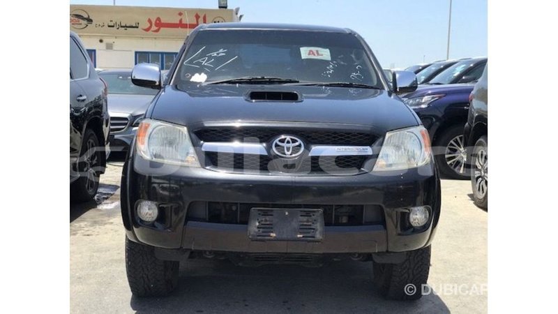 Big with watermark toyota hilux central import dubai 7085