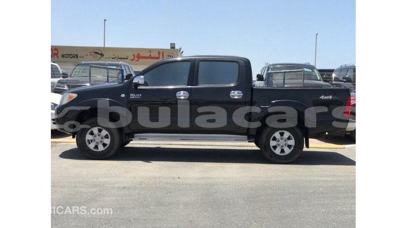 Big with watermark toyota hilux central import dubai 7085