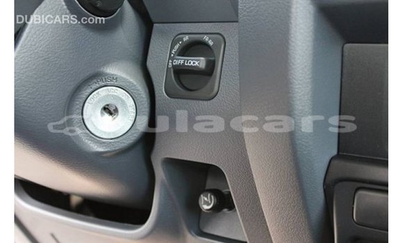 Acheter Import Voiture Toyota Land Cruiser Blanc à Import - Dubai, Central Acheter Import Voiture Toyota Land Cruiser Blanc à Import - Dubai, Central