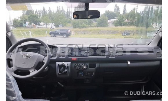 Acheter Import Voiture Toyota Hiace Blanc à Import - Dubai, Central Acheter Import Voiture Toyota Hiace Blanc à Import - Dubai, Central