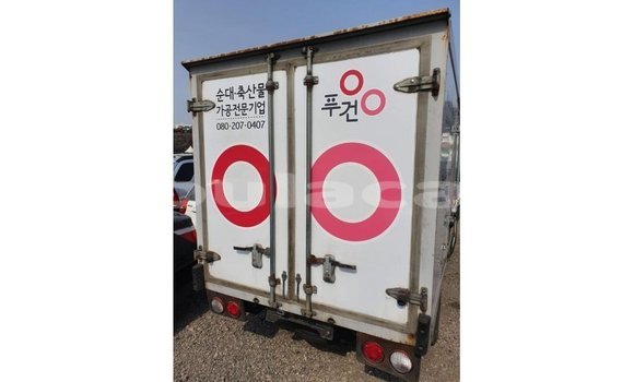 Buy Import Kia Carens White Car in Import - Dubai in Central Buy Import Kia Carens White Car in Import - Dubai in Central