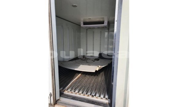 Buy Import Kia Carens White Car in Import - Dubai in Central Buy Import Kia Carens White Car in Import - Dubai in Central