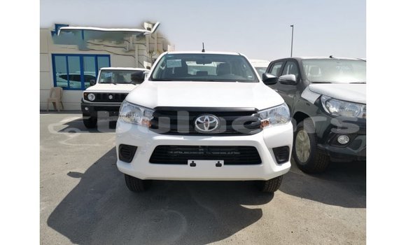 Acheter Import Voiture Toyota Hilux Blanc à Import - Dubai, Central Acheter Import Voiture Toyota Hilux Blanc à Import - Dubai, Central