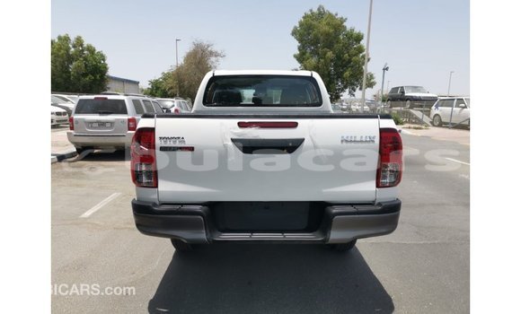 Acheter Import Voiture Toyota Hilux Blanc à Import - Dubai, Central Acheter Import Voiture Toyota Hilux Blanc à Import - Dubai, Central