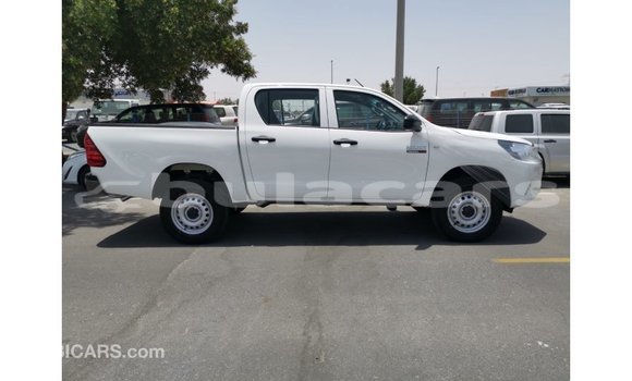 Acheter Import Voiture Toyota Hilux Blanc à Import - Dubai, Central Acheter Import Voiture Toyota Hilux Blanc à Import - Dubai, Central