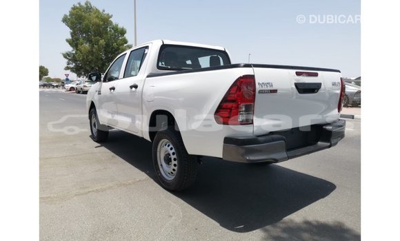 Acheter Import Voiture Toyota Hilux Blanc à Import - Dubai, Central Acheter Import Voiture Toyota Hilux Blanc à Import - Dubai, Central