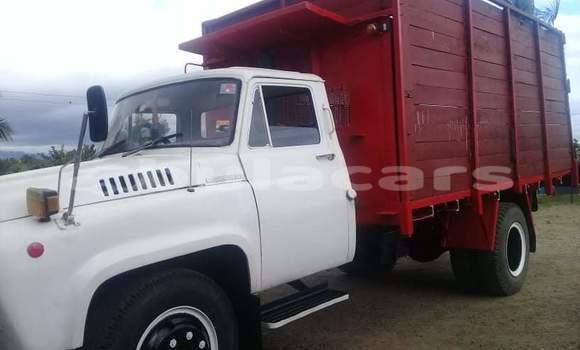 Buy Used Nissan UD White Truck in Nadi in Western