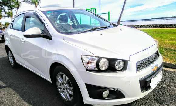 Acheter Occasion Voiture Chevrolet Sonic Blanc à Lautoka, Western