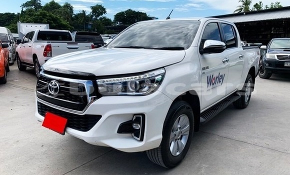 Buy Used Toyota Hilux White Car in Suva in Central Buy Used Toyota Hilux White Car in Suva in Central