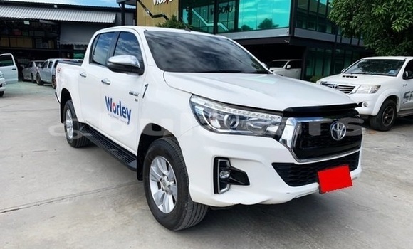 Buy Used Toyota Hilux White Car in Suva in Central Buy Used Toyota Hilux White Car in Suva in Central
