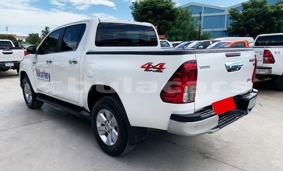 Buy Used Toyota Hilux White Car in Suva in Central Buy Used Toyota Hilux White Car in Suva in Central