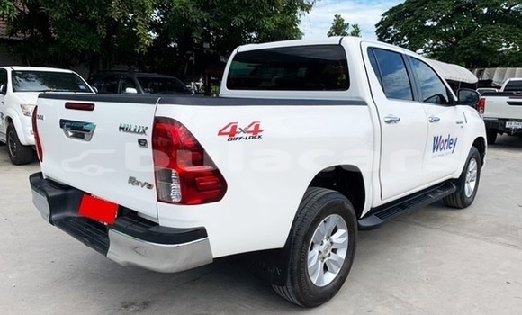 Buy Used Toyota Hilux White Car in Suva in Central Buy Used Toyota Hilux White Car in Suva in Central