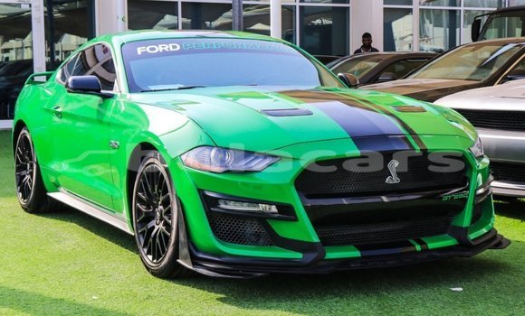 Acheter Import Voiture Ford Mustang Vert à Import - Dubai, Central