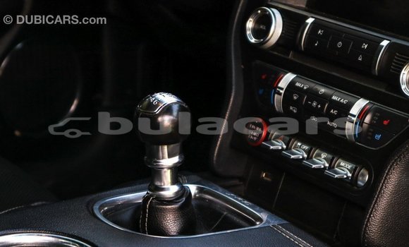 Acheter Import Voiture Ford Mustang Vert à Import - Dubai, Central Acheter Import Voiture Ford Mustang Vert à Import - Dubai, Central