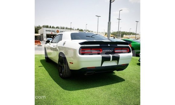 Acheter Import Voiture Dodge Challenger Blanc à Import - Dubai, Central Acheter Import Voiture Dodge Challenger Blanc à Import - Dubai, Central