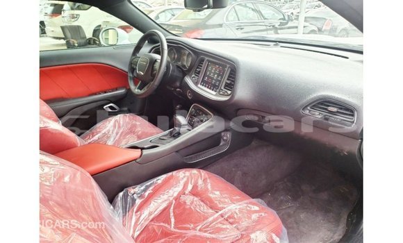 Acheter Import Voiture Dodge Challenger Blanc à Import - Dubai, Central Acheter Import Voiture Dodge Challenger Blanc à Import - Dubai, Central