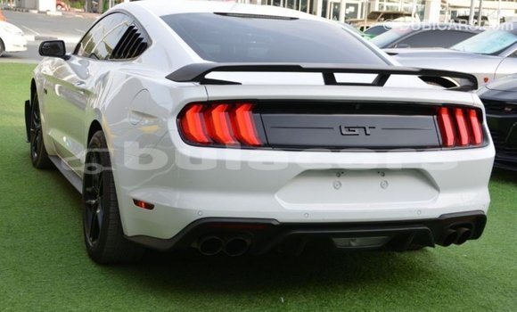 Acheter Import Voiture Ford Mustang Blanc à Import - Dubai, Central Acheter Import Voiture Ford Mustang Blanc à Import - Dubai, Central