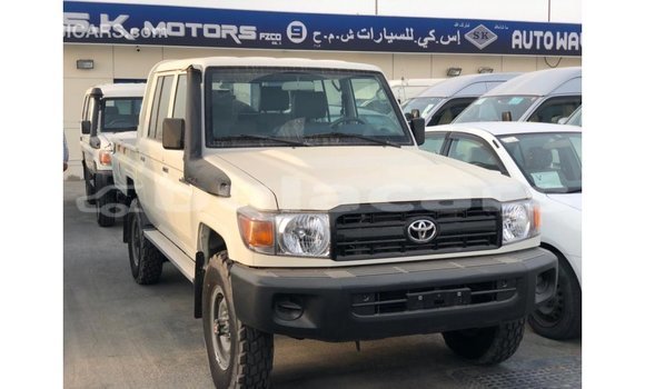 Acheter Import Voiture Toyota Land Cruiser Blanc à Import - Dubai, Central Acheter Import Voiture Toyota Land Cruiser Blanc à Import - Dubai, Central