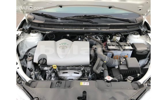 Acheter Import Voiture Toyota Yaris Blanc à Import - Dubai, Central Acheter Import Voiture Toyota Yaris Blanc à Import - Dubai, Central