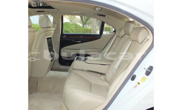 Acheter Import Voiture Lexus LS Blanc à Import - Dubai, Central Acheter Import Voiture Lexus LS Blanc à Import - Dubai, Central