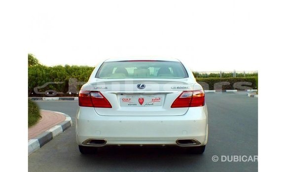 Acheter Import Voiture Lexus LS Blanc à Import - Dubai, Central Acheter Import Voiture Lexus LS Blanc à Import - Dubai, Central