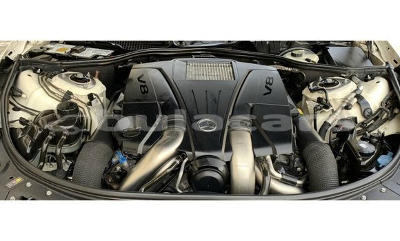 Acheter Import Voiture Mercedes-Benz 190 Blanc à Import - Dubai, Central Acheter Import Voiture Mercedes-Benz 190 Blanc à Import - Dubai, Central