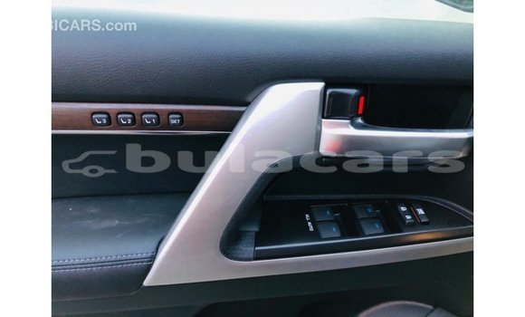 Acheter Import Voiture Toyota Land Cruiser Noir à Import - Dubai, Central Acheter Import Voiture Toyota Land Cruiser Noir à Import - Dubai, Central