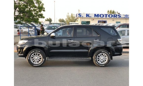 Acheter Import Voiture Toyota Fortuner Noir à Import - Dubai, Central Acheter Import Voiture Toyota Fortuner Noir à Import - Dubai, Central
