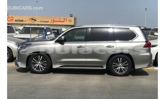 Acheter Import Voiture Lexus LX Gris à Import - Dubai, Central Acheter Import Voiture Lexus LX Gris à Import - Dubai, Central