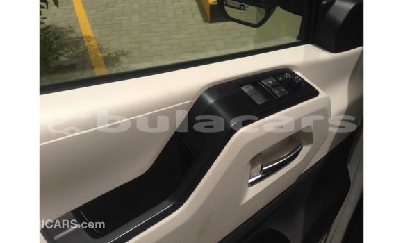 Acheter Import Voiture Toyota Hiace Blanc à Import - Dubai, Central Acheter Import Voiture Toyota Hiace Blanc à Import - Dubai, Central