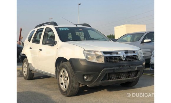 Acheter Import Voiture Renault Duster Blanc à Import - Dubai, Central Acheter Import Voiture Renault Duster Blanc à Import - Dubai, Central