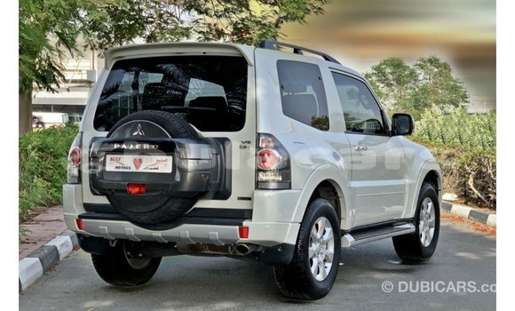 Buy Import Mitsubishi Pajero White Car in Import - Dubai in Central Buy Import Mitsubishi Pajero White Car in Import - Dubai in Central