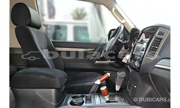 Buy Import Mitsubishi Pajero White Car in Import - Dubai in Central Buy Import Mitsubishi Pajero White Car in Import - Dubai in Central