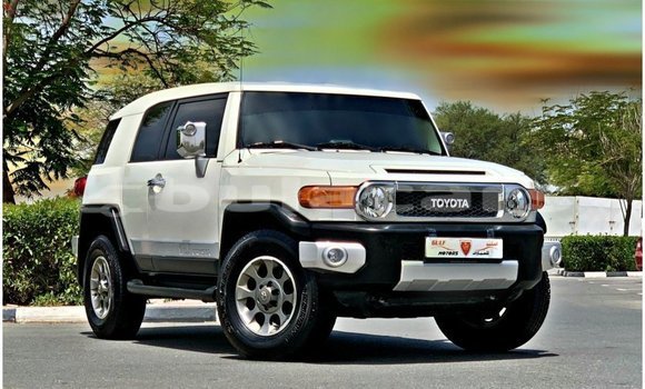 Buy Import Toyota FJ Cruiser White Car in Import - Dubai in Central