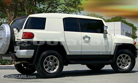 Buy Import Toyota FJ Cruiser White Car in Import - Dubai in Central Buy Import Toyota FJ Cruiser White Car in Import - Dubai in Central
