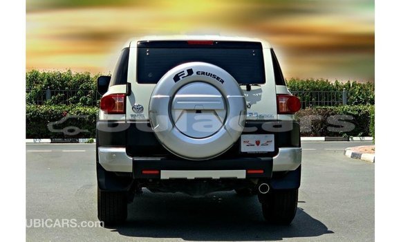Buy Import Toyota FJ Cruiser White Car in Import - Dubai in Central Buy Import Toyota FJ Cruiser White Car in Import - Dubai in Central