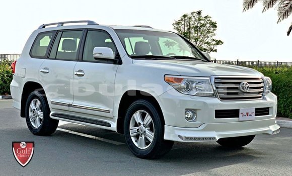 Buy Import Toyota Land Cruiser White Car in Import - Dubai in Central Buy Import Toyota Land Cruiser White Car in Import - Dubai in Central