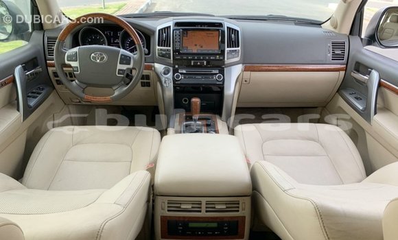 Buy Import Toyota Land Cruiser White Car in Import - Dubai in Central Buy Import Toyota Land Cruiser White Car in Import - Dubai in Central