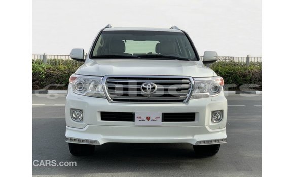 Buy Import Toyota Land Cruiser White Car in Import - Dubai in Central Buy Import Toyota Land Cruiser White Car in Import - Dubai in Central