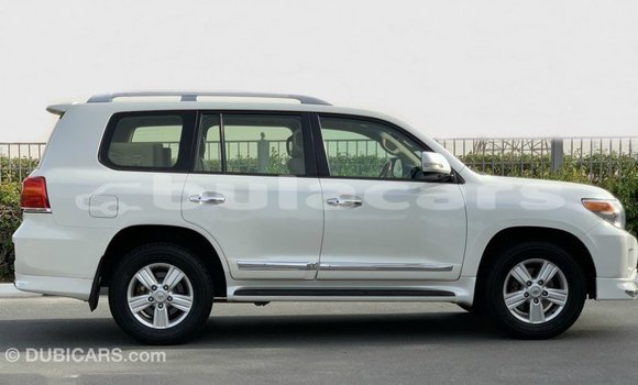 Buy Import Toyota Land Cruiser White Car in Import - Dubai in Central Buy Import Toyota Land Cruiser White Car in Import - Dubai in Central