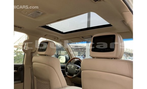 Buy Import Toyota Land Cruiser White Car in Import - Dubai in Central Buy Import Toyota Land Cruiser White Car in Import - Dubai in Central