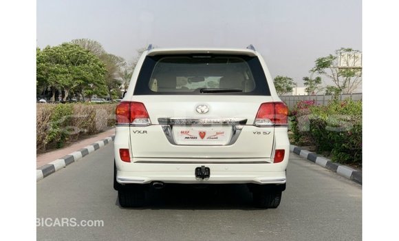 Buy Import Toyota Land Cruiser White Car in Import - Dubai in Central Buy Import Toyota Land Cruiser White Car in Import - Dubai in Central