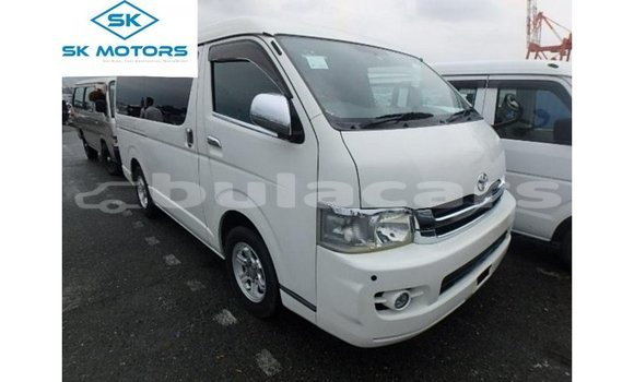 Buy Import Toyota Regius White Car in Import - Dubai in Central Buy Import Toyota Regius White Car in Import - Dubai in Central