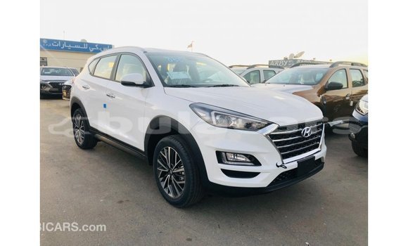 Buy Import Hyundai Tucson White Car in Import - Dubai in Central Buy Import Hyundai Tucson White Car in Import - Dubai in Central