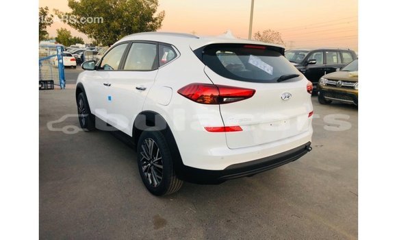 Buy Import Hyundai Tucson White Car in Import - Dubai in Central Buy Import Hyundai Tucson White Car in Import - Dubai in Central